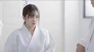 今夜新的人妻熟女场 短发风骚 沙发啪啪 巨乳翘臀细腿 激情四射小伙满足她
