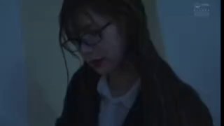 大学宝贝们用她的假阳具独奏,以内射惊喜结束